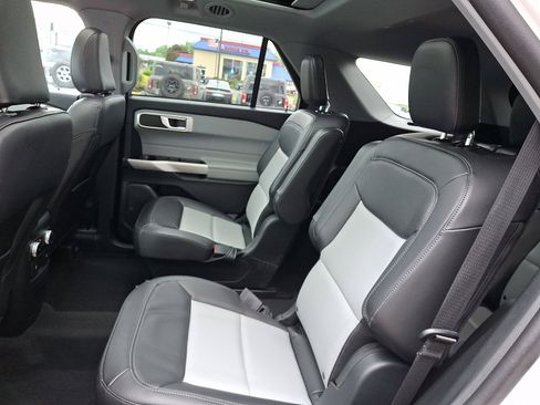 Certified 2023 Ford Explorer XLT w/ Equipment Group 202A AWD/4WD image 11