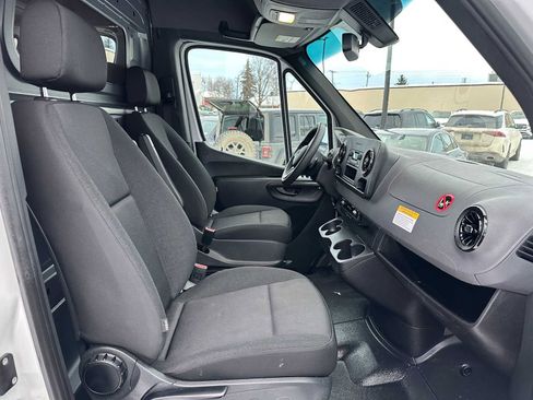Used 2023 Mercedes-Benz Sprinter 2500 image 10