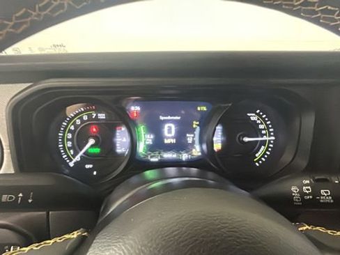 Used 2024 Jeep Wrangler Unlimited w/ Convenience Group AWD/4WD image 17