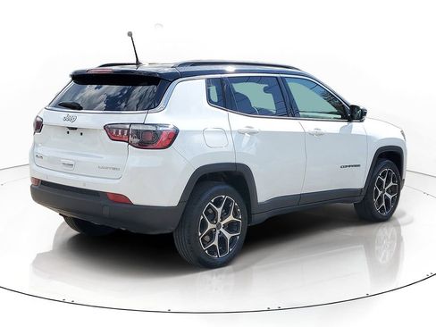 Used 2025 Jeep Compass Limited AWD/4WD image 4