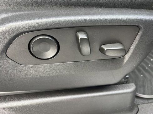 Used 2022 Chevrolet Suburban Z71 image 35