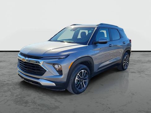 Used 2024 Chevrolet TrailBlazer LT w/ LT Cold Weather Package AWD/4WD image 5