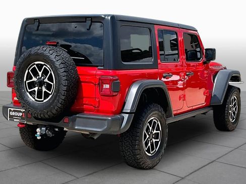 Used 2024 Jeep Wrangler Unlimited Rubicon w/ Convenience Group AWD/4WD image 8