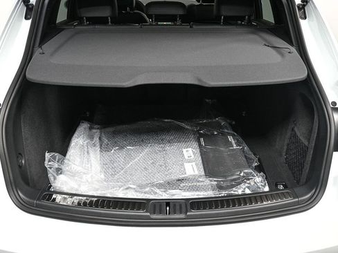 Certified 2025 Porsche Macan image 31