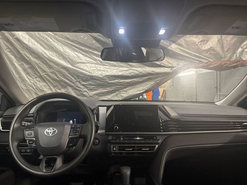 Used 2025 Toyota Camry LE image 32