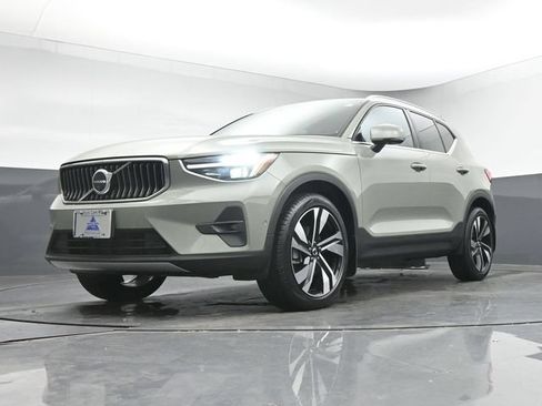Used 2025 Volvo XC40 B5 Ultra w/ Climate Package AWD/4WD image 38