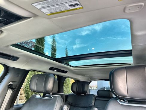 Used 2024 Land Rover Range Rover Autobiography image 19