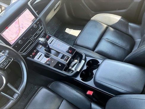 Used 2024 Porsche Macan AWD/4WD image 18