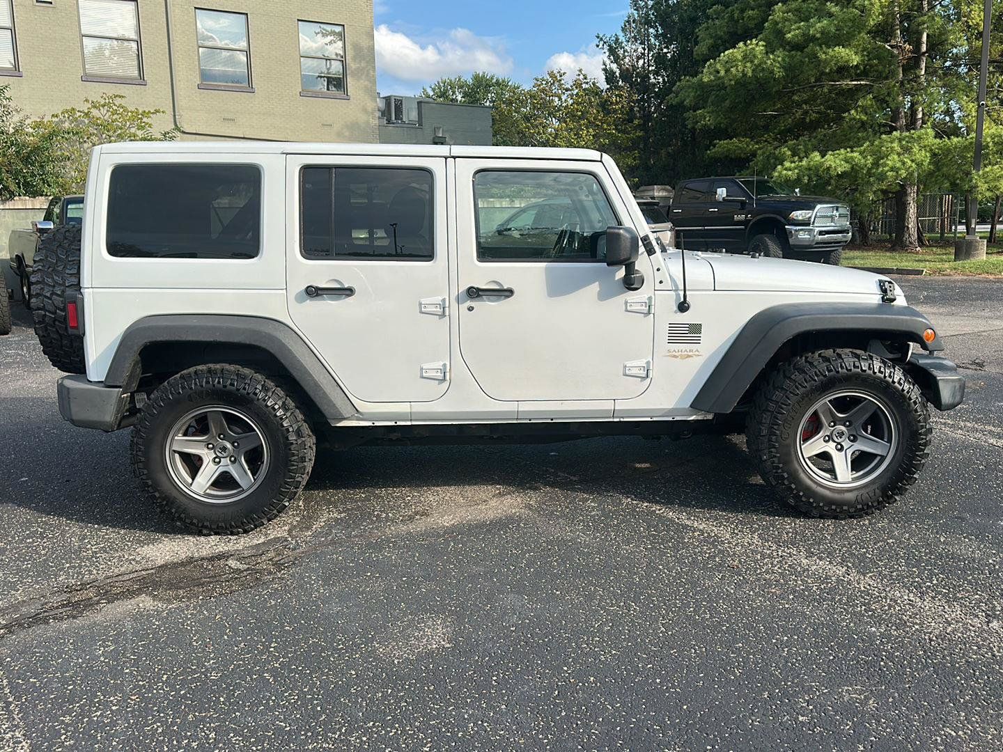 Used 2013 Jeep Wrangler Unlimited Sahara AWD/4WD image 2