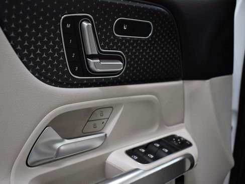 Certified 2024 Mercedes-Benz GLB 250 4MATIC image 25