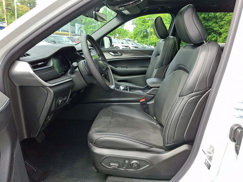 New 2026 Jeep Grand Cherokee L 4WD image 9