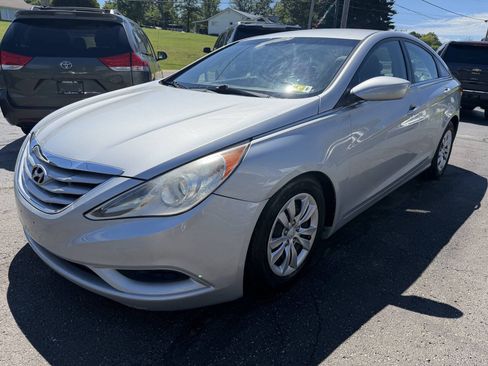 Used 2011 Hyundai Sonata GLS FWD image 2