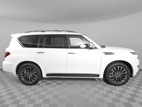 Used 2024 Nissan Armada Platinum w/ Captain's Chairs Package RWD image 3