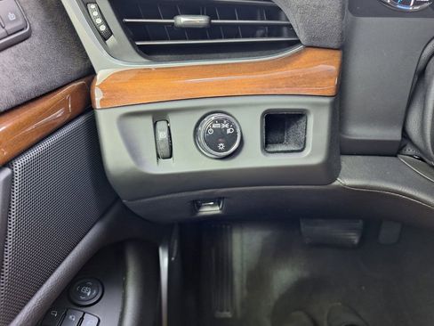 Used 2020 Cadillac Escalade Premium Luxury RWD image 26