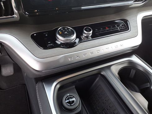 New 2025 Ford Expedition Platinum w/ Driver's Package image 15