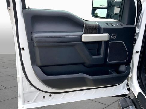Used 2020 Ford F250 Lariat w/ Lariat Value Package AWD/4WD image 38