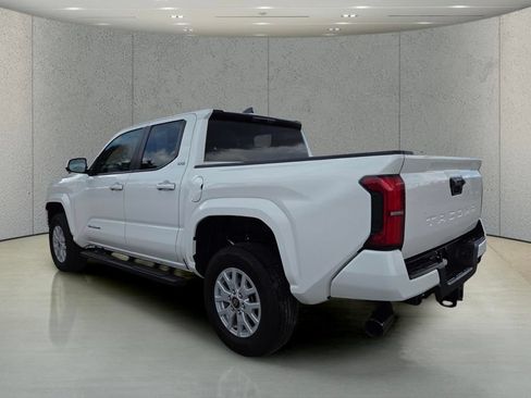 Used 2025 Toyota Tacoma SR5 RWD image 7