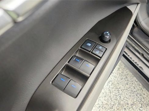Used 2021 Toyota Camry SE FWD image 21