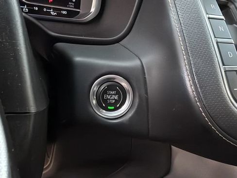 Used 2023 GMC Yukon XL SLT AWD/4WD image 29