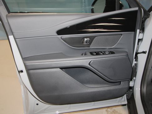 New 2026 Lincoln Nautilus Premier w/ Jet Appearance Package image 4