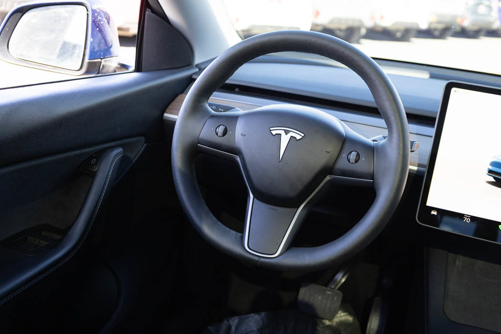 Used 2024 Tesla Model Y Long Range AWD/4WD image 32