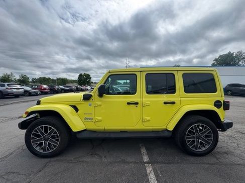 Used 2023 Jeep Wrangler Unlimited Sahara w/ Cold Weather Group AWD/4WD image 6