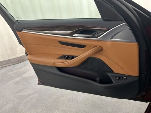 Used 2023 BMW 530e xDrive w/ Convenience Package image 29