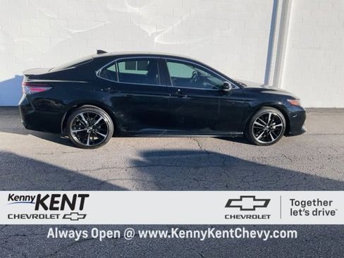 Used 2018 Toyota Camry XSE image 3
