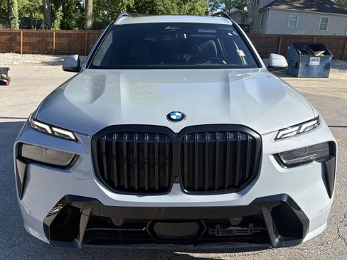 Used 2025 BMW X7 xDrive40i w/ M Sport Package AWD/4WD image 3