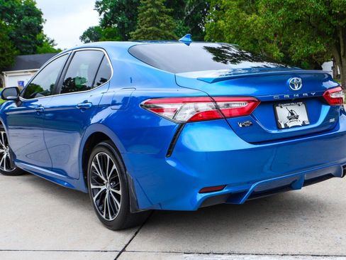 Used 2019 Toyota Camry SE FWD image 16
