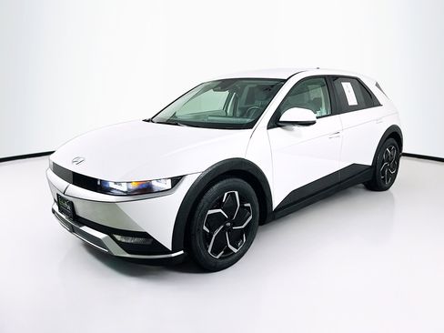 Used 2024 Hyundai Ioniq 5 SE RWD image 3