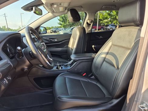 Used 2023 GMC Acadia SLT w/ Preferred Package FWD image 22