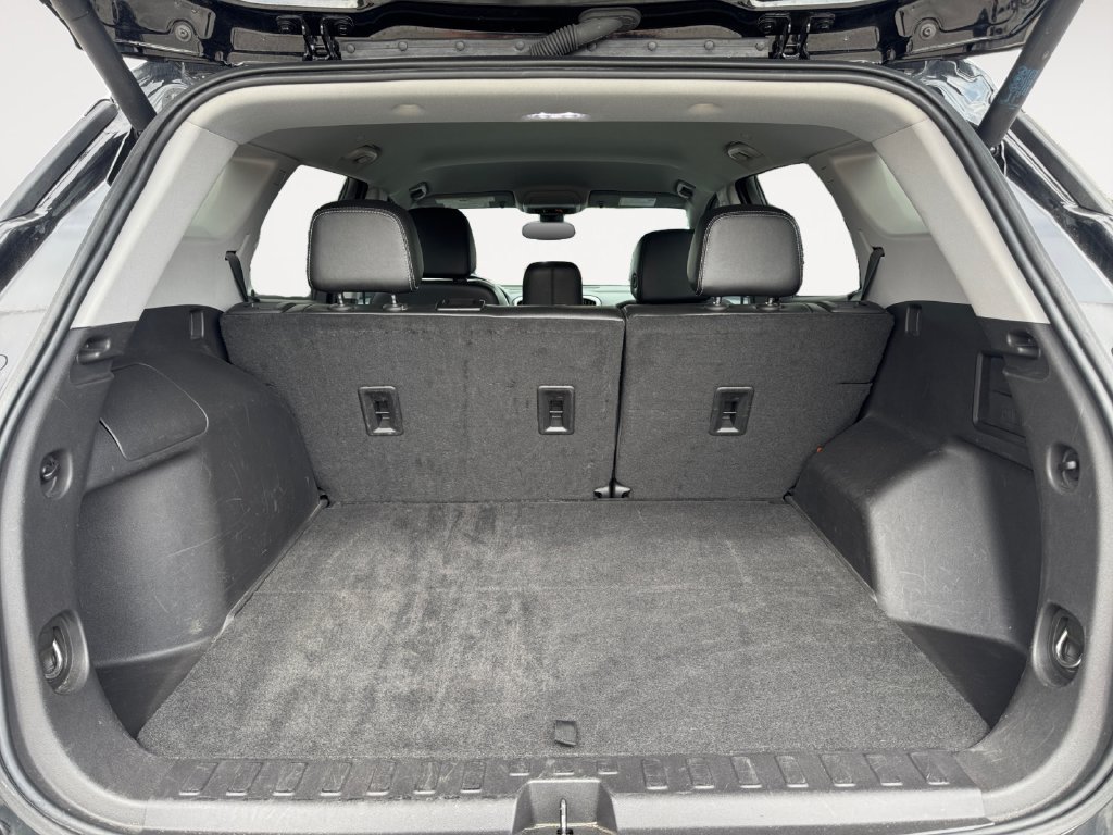 Used 2024 GMC Terrain SLT AWD/4WD image 5