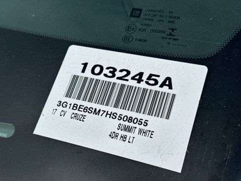 Used 2017 Chevrolet Cruze LT w/ Sun And Sound Package FWD image 3