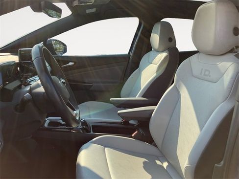 Used 2021 Volkswagen ID.4 Pro S w/ Gradient Package image 9