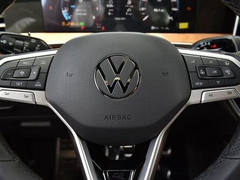 New 2026 Volkswagen Tiguan SEL R-Line AWD/4WD image 17
