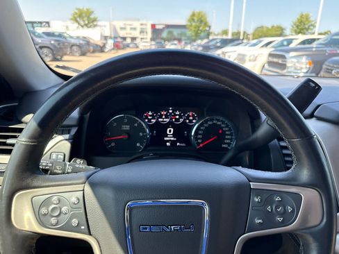 Used 2018 GMC Yukon Denali w/ Denali Ultimate Package AWD/4WD image 12