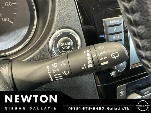 Used 2020 Nissan Rogue SV FWD image 33