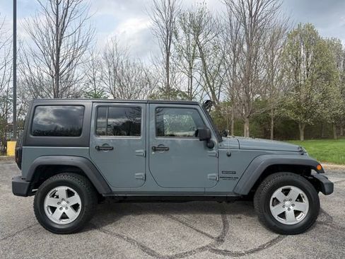 Used 2014 Jeep Wrangler Unlimited Sport w/ Quick Order Package 24S AWD/4WD image 2