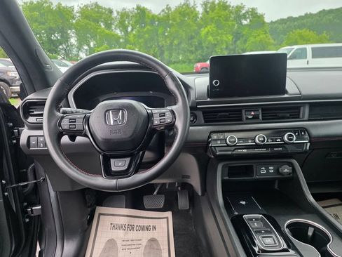 Used 2025 Honda Pilot Black Edition image 16