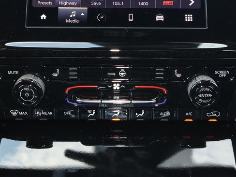 New 2025 Jeep Grand Cherokee Laredo X w/ Luxury Tech Group I image 20