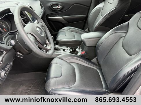 Used 2022 Jeep Cherokee Latitude Lux w/ Sun & Sound Group AWD/4WD image 13