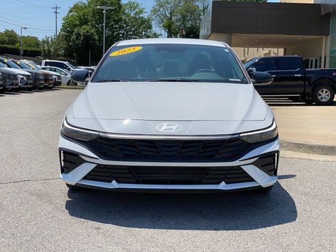 Used 2025 Hyundai Elantra Sport FWD image 2