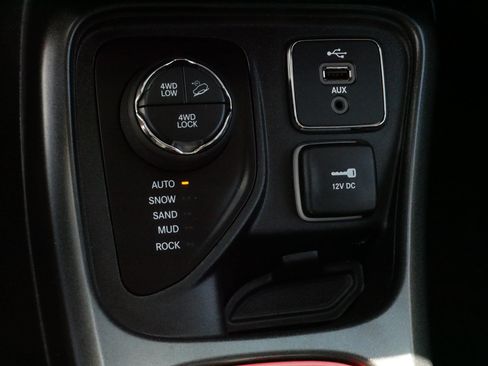 Used 2018 Jeep Compass Trailhawk AWD/4WD image 25
