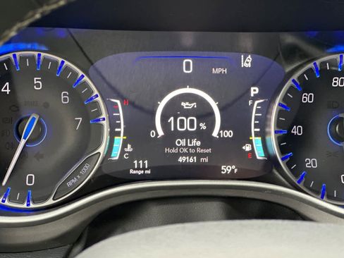 Used 2024 Chrysler Pacifica Touring-L image 26