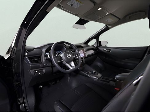Used 2025 Nissan Leaf S image 15