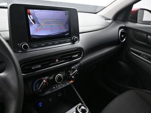 Used 2022 Hyundai Kona SEL FWD image 12