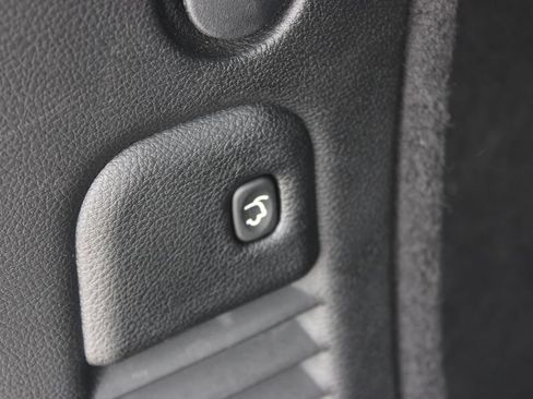 Used 2025 Dodge Durango GT RWD image 16