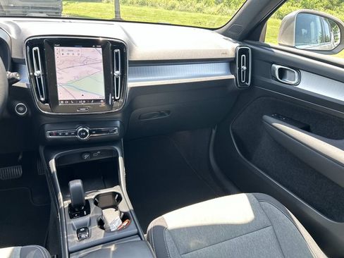 Used 2024 Volvo XC40 B5 Core AWD/4WD image 24