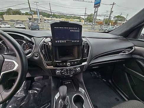 Used 2023 Chevrolet Traverse LT image 29
